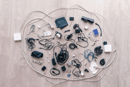 How to travel with electronic devices